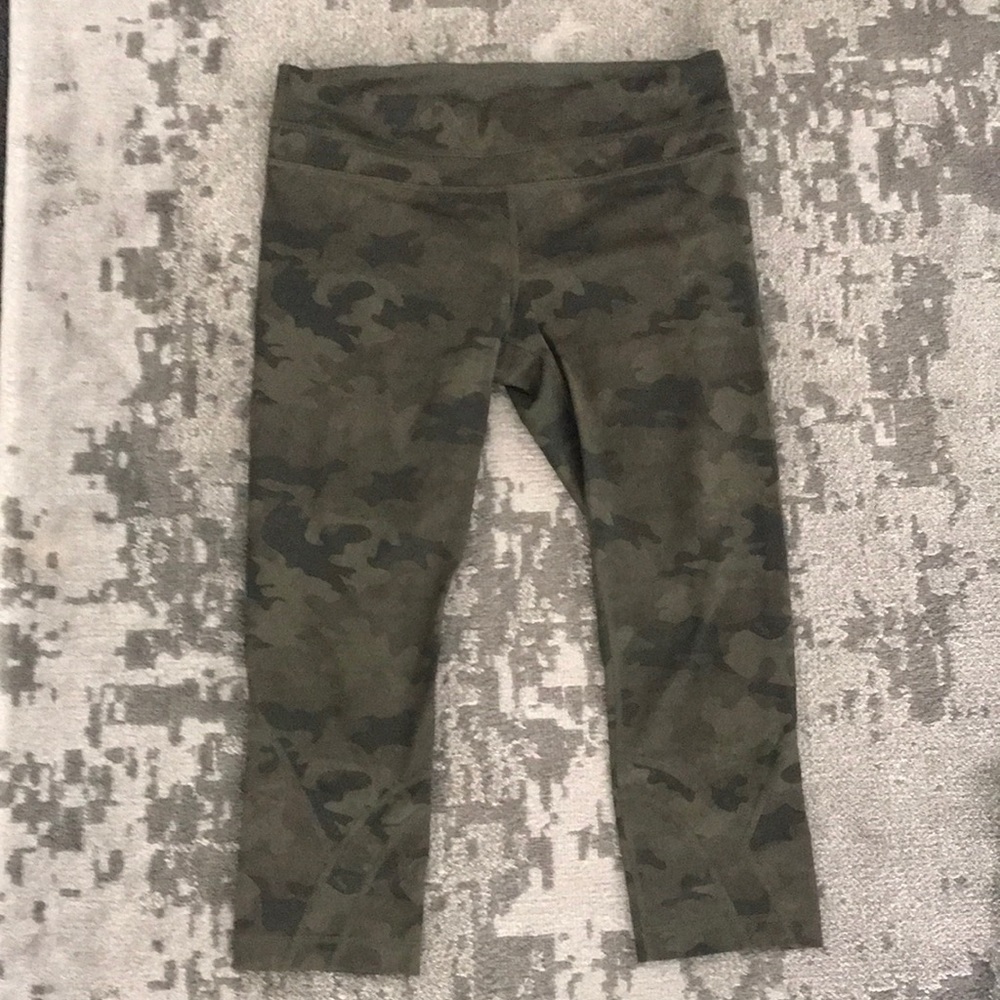 Lululemon Camo Cropped Leggings